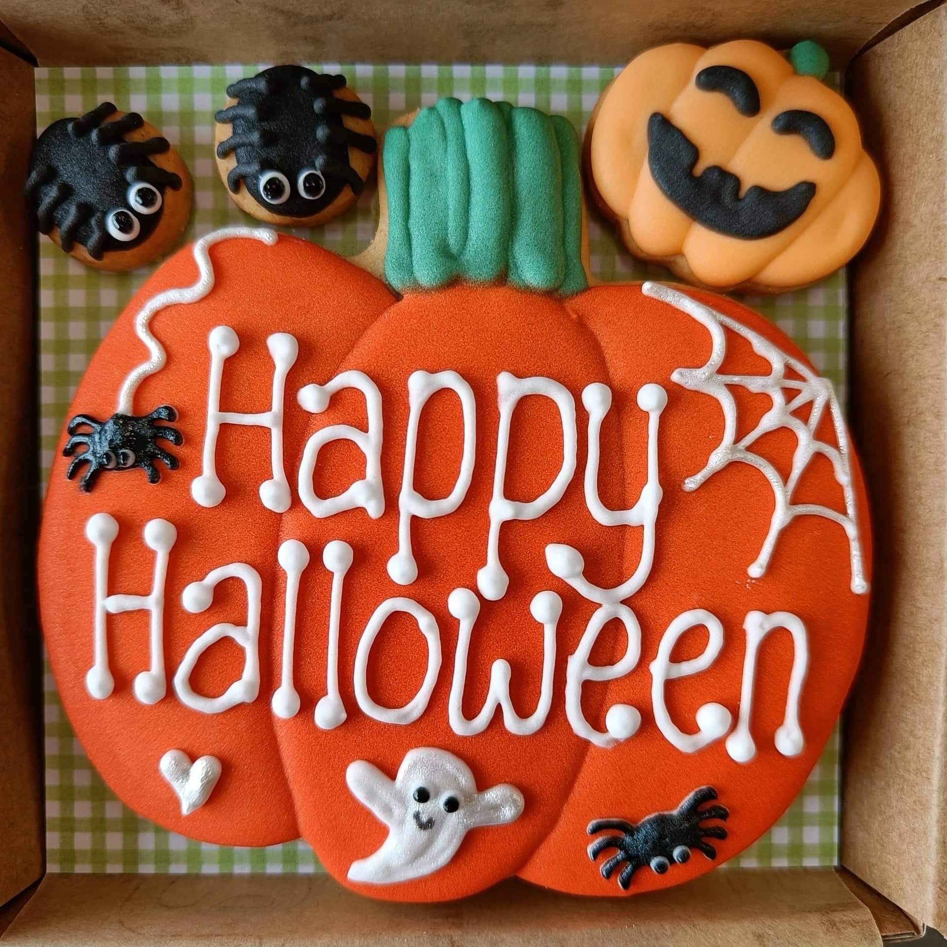 Happy Halloween pumpkin - little box of joy